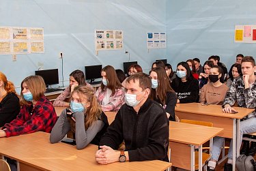 Депутат встретился со студентами